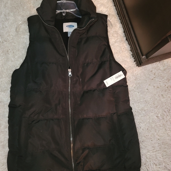 Old Navy Puffer Vest - Picture 5 of 5